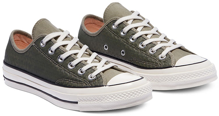 (W) 컨버스 척 70 카키 고무 (Keonbeoseu Cheok 70 Kaki Gomu) 570278C Lookbook (W) 컨버스 척 70 카키 고무 (Keonbeoseu Cheok 70 Kaki Gomu) 570278C