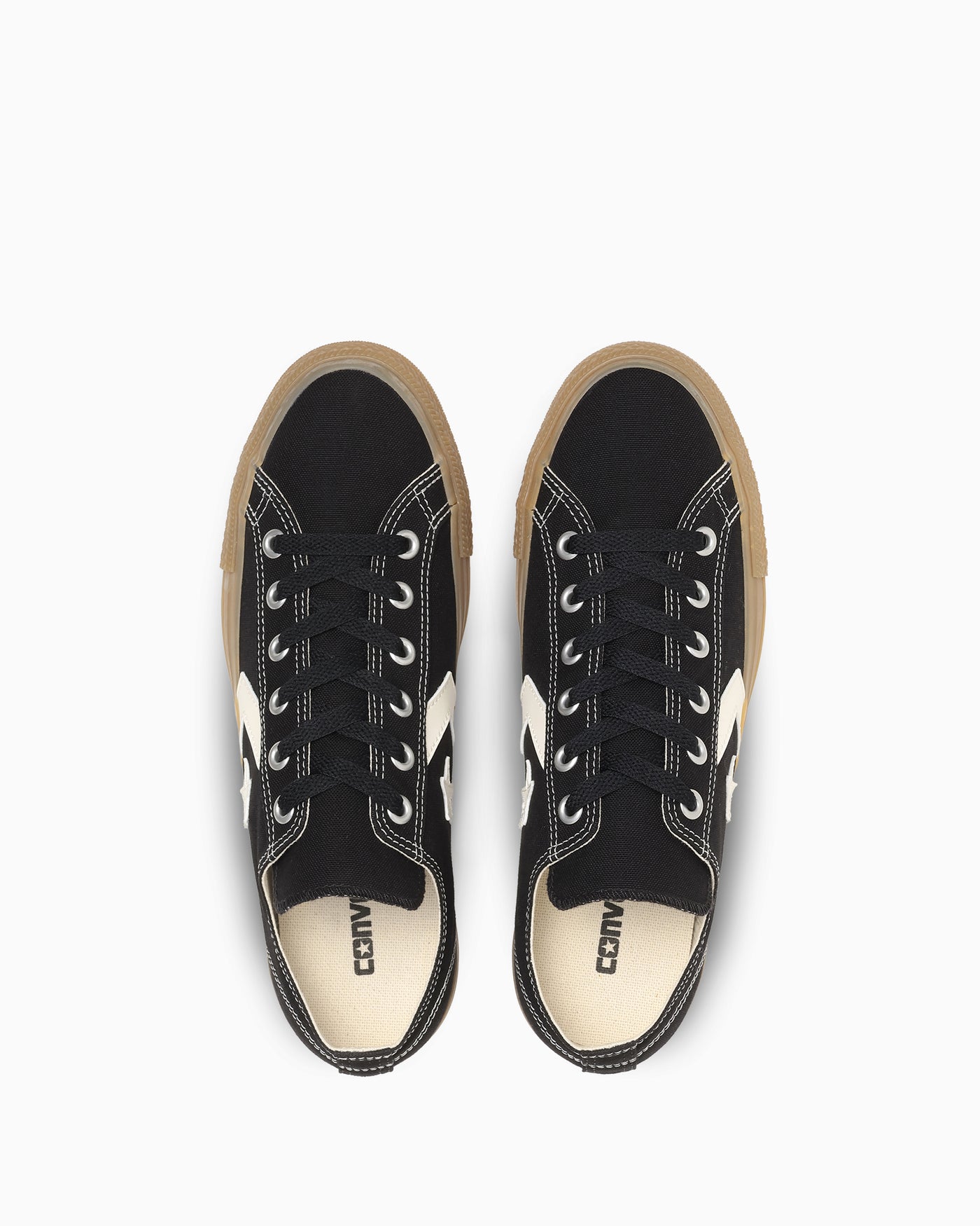 Shop 匡威Chuck Taylor All Star经典低帮帆布鞋黑色 33702520