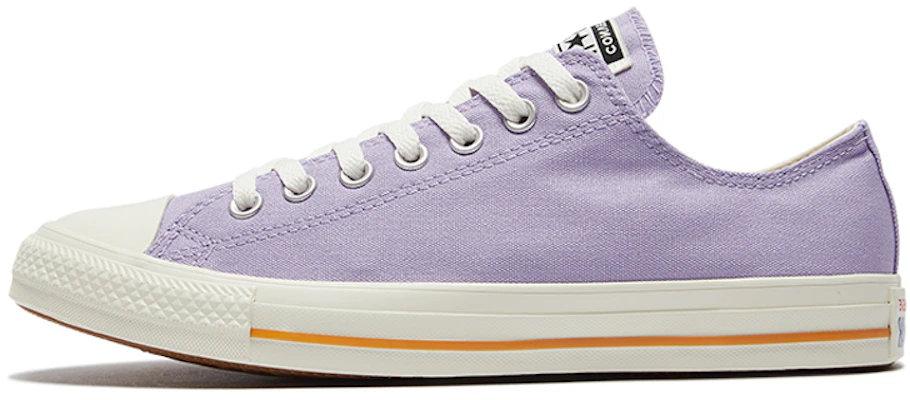 Light purple 2025 chuck taylors