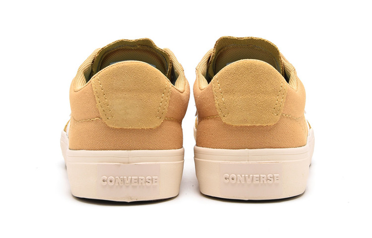 Shop Converse Courtland 'Emas Klub' 163201C