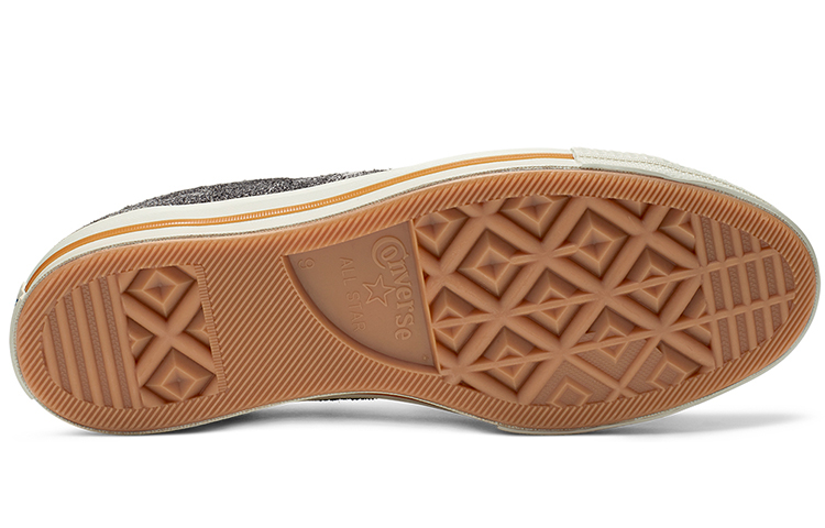 Shop Converse One Star Cali 絨面低筒加州風格休閒帆布鞋 黑灰色