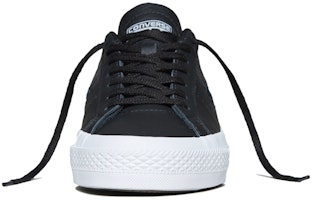 Converse Unisex One Star Kulit Sepatu Low-Top Hitam/Putih 153714C Lookbook Converse Unisex One Star Kulit Sepatu Low-Top Hitam/Putih 153714C