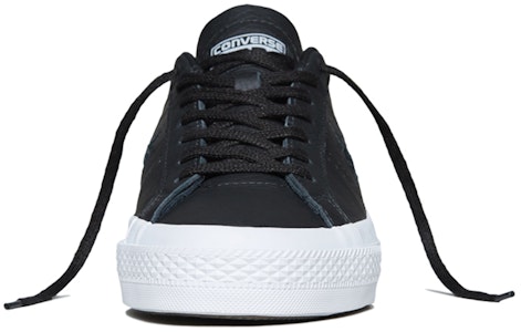 Converse Unisex One Star Kulit Sepatu Low-Top Hitam/Putih 153714C Lookbook Converse Unisex One Star Kulit Sepatu Low-Top Hitam/Putih 153714C