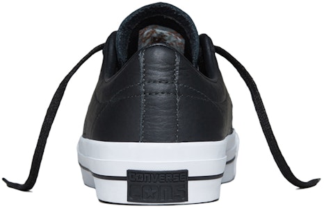 Converse Unisex One Star Kulit Sepatu Low-Top Hitam/Putih 153714C Purchase Converse Unisex One Star Kulit Sepatu Low-Top Hitam/Putih 153714C