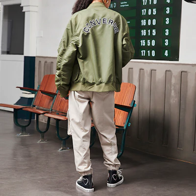 匡威复古飞行员夹克春季男女同款绿箭标宽松款 10024169-A02 Purchase 匡威复古飞行员夹克春季男女同款绿箭标宽松款 10024169-A02