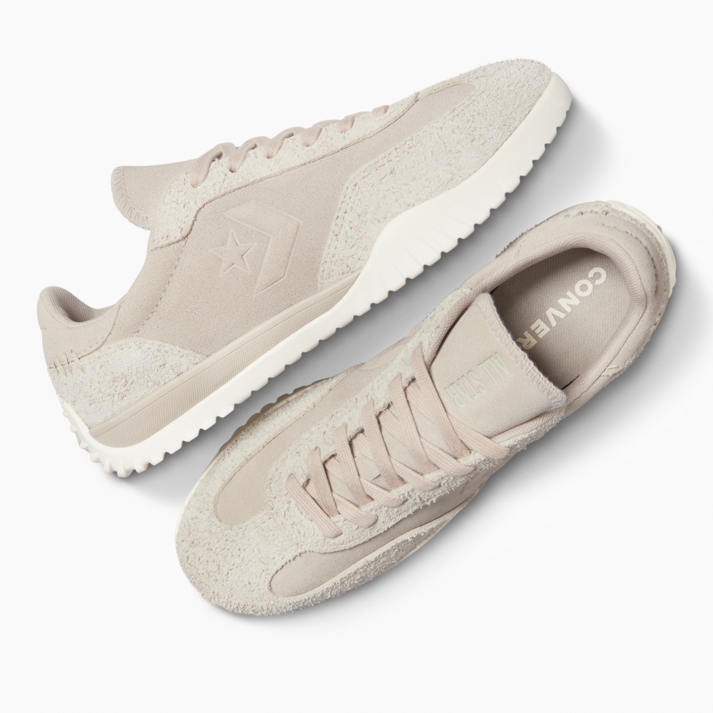Shop (W) Converse Run Star Trainer OX 米色休闲帆布鞋 A13058C