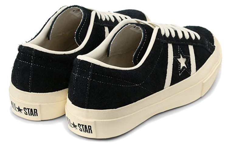 Shop Converse Unisex Star & Bars Suede Low-Top Sneaker Schwarz 1CL659
