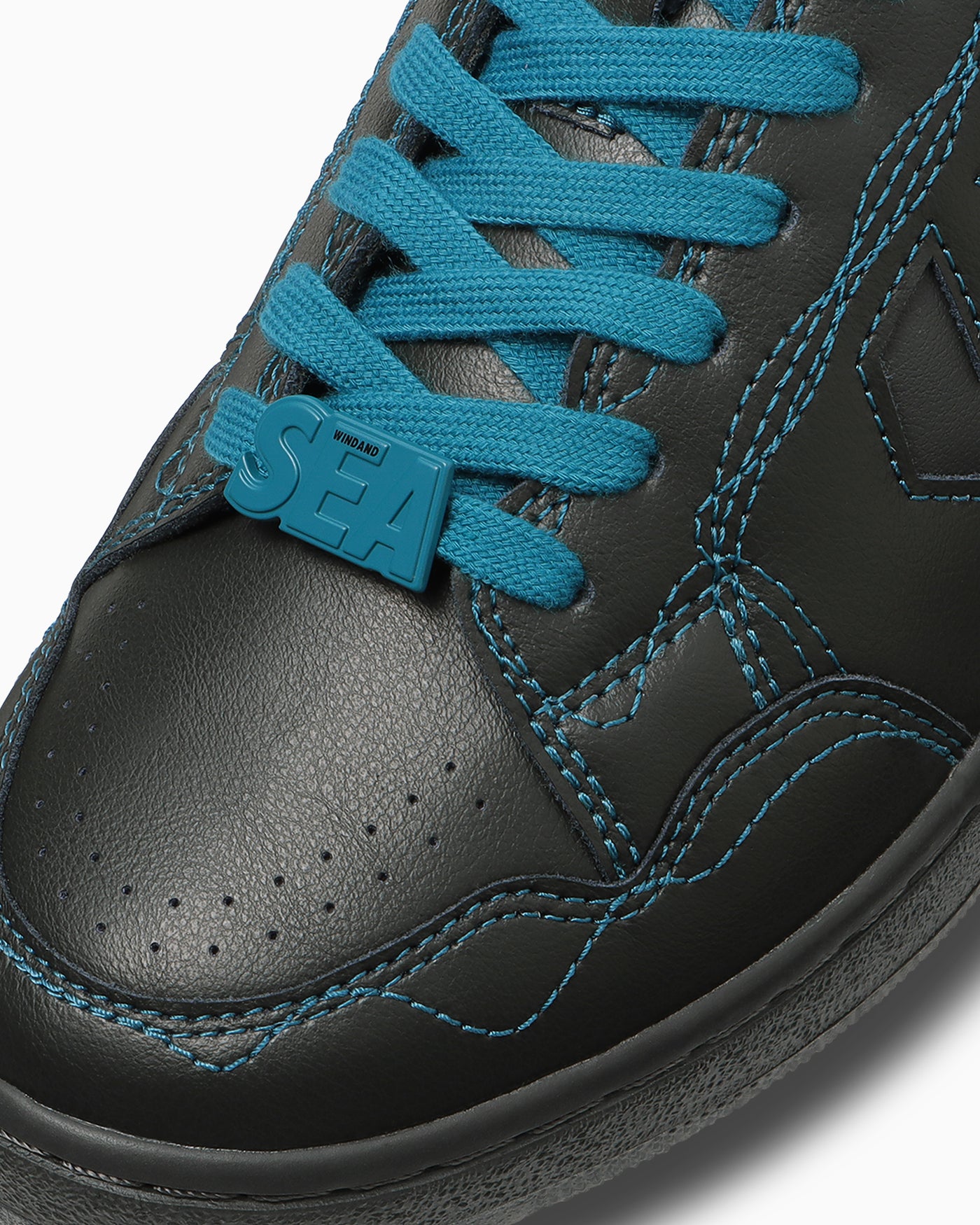 Sizing 컨버스 웨폰 OX x 윈드 앤 씨 협업 스니커즈 블랙/블루 33702380