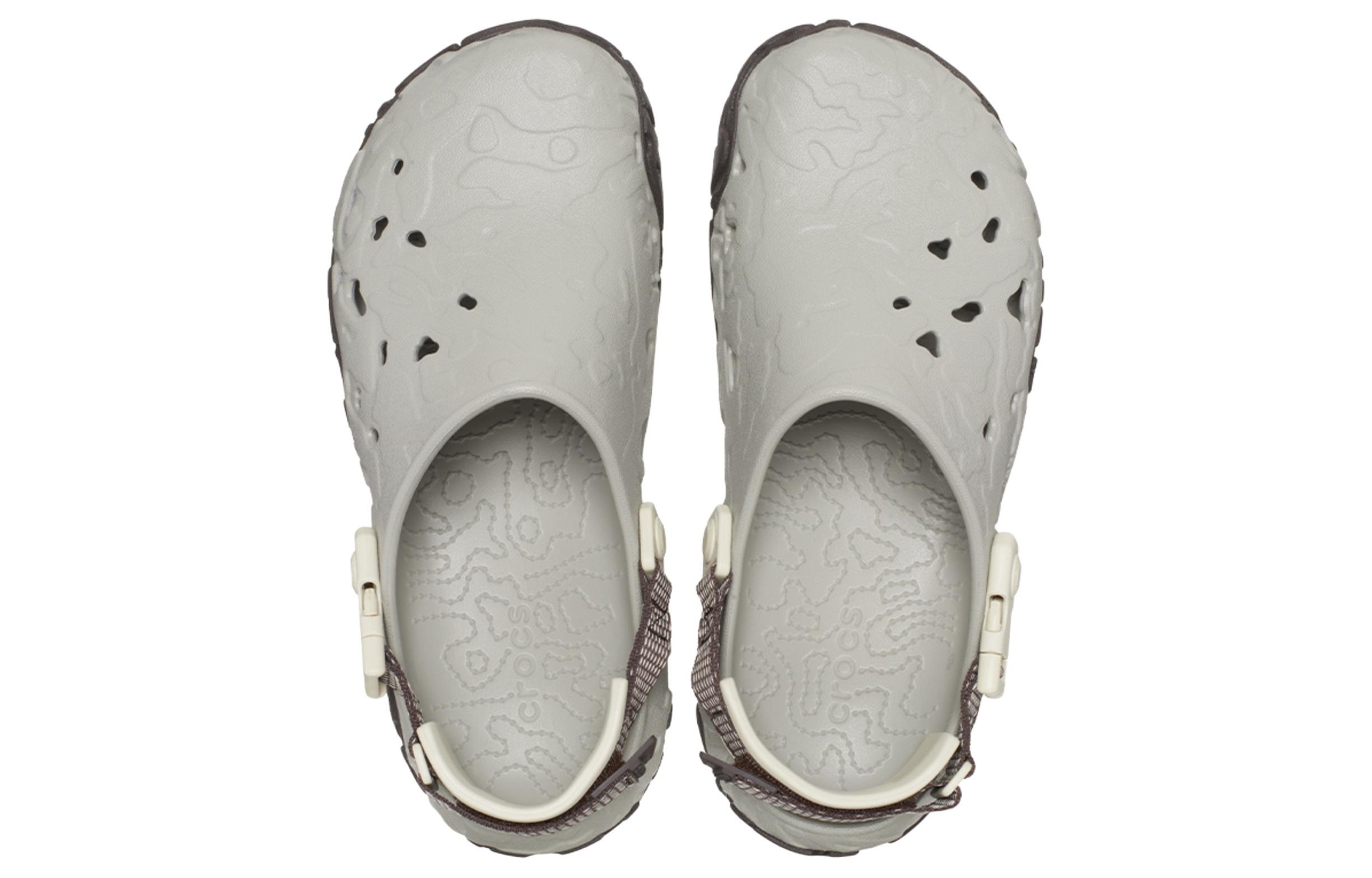 Shop Crocs 全地形阿特拉斯洞洞鞋'灰黑' 208391-1LN