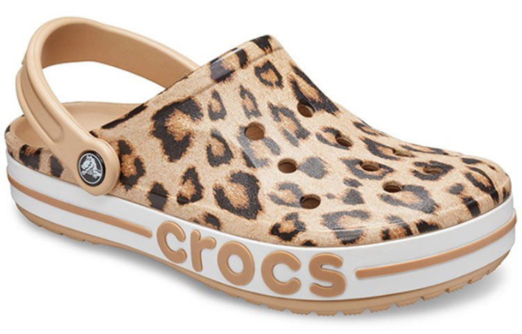 Lookbook Sandalias Crocs Bayaband Estampado Leopardo Playa. 206232-90L