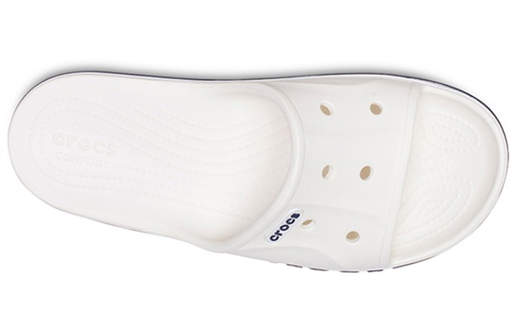 Shop Crocs 白色 Bayaband 洞洞鞋 男女拖鞋 205392-126