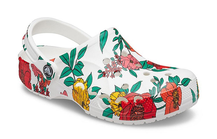 Lookbook Crocs 贝雅克骆格 沙滩洞洞凉鞋 白色 花卉