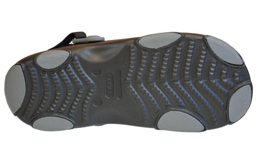 Purchase Crocs经典全地形洞洞鞋“黑色” 207707-001