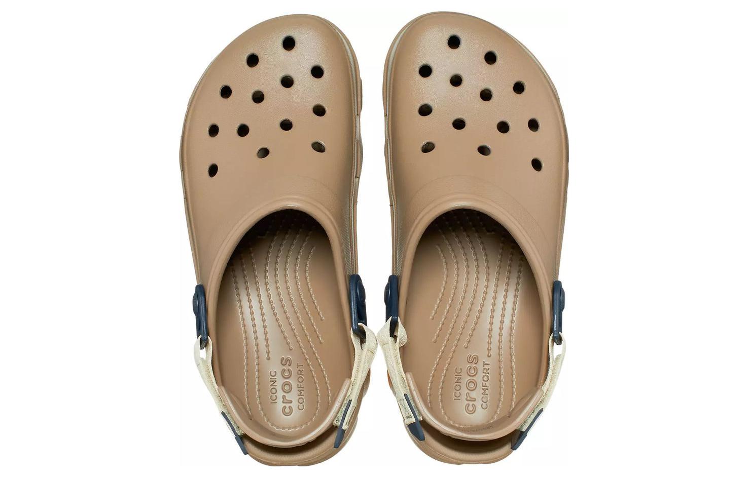 Shop Crocs经典全地形拖鞋‘卡其色’ 206340-2F9