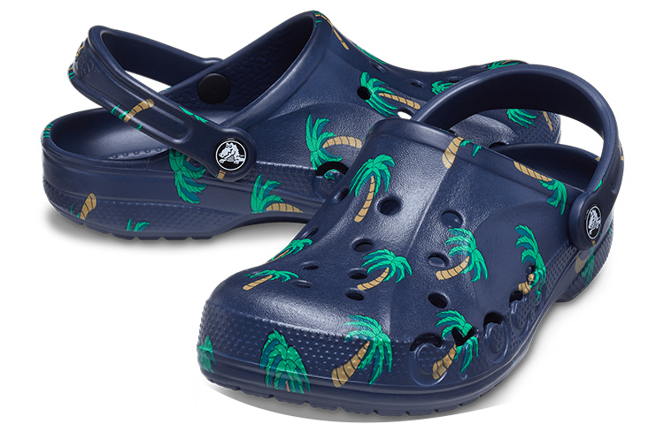 Shop Crocs经典Baya椰子树蓝色洞洞鞋 206230-410