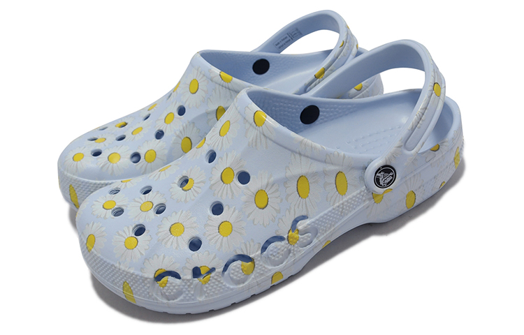 Lookbook Crocs 经典 Baya 花卉图案 蓝白色 凉鞋 206230-4KV