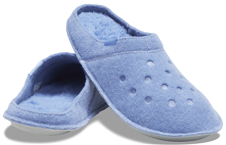 Shop Crocs 经典加厚保暖男女同款蓝色拖鞋 203600-4RU