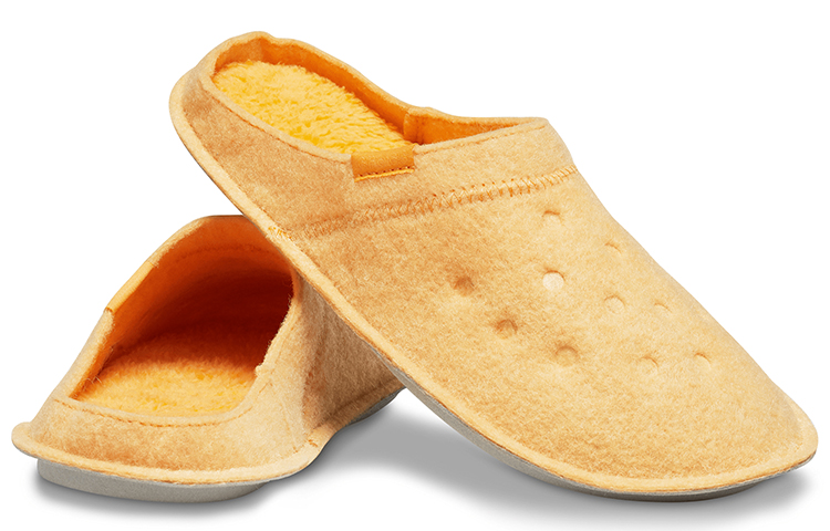 Shop Crocs经典加厚保暖男女款黄色拖鞋 203600-838