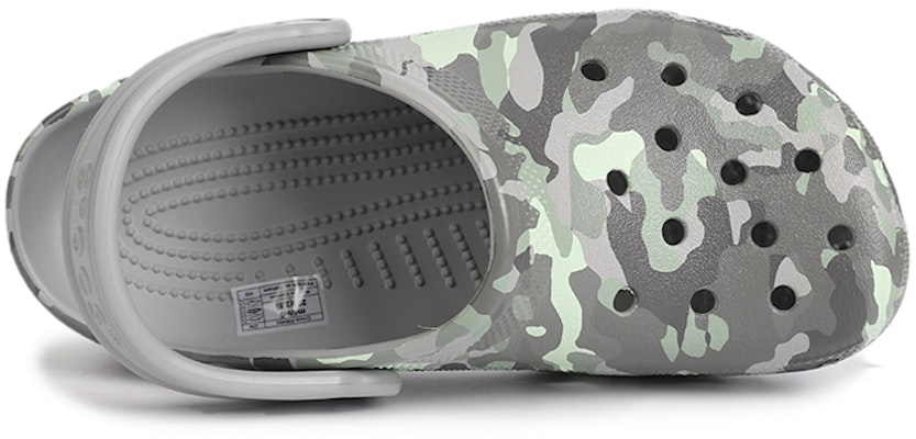 Crocs 迷彩印花 簡約休閒沙灘洞洞涼鞋 灰色 迷彩 Shop Crocs 迷彩印花 簡約休閒沙灘洞洞涼鞋 灰色 迷彩
