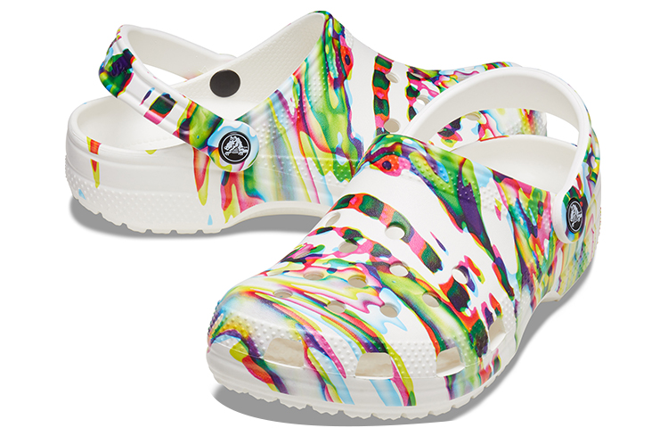 Shop Crocs 经典花卉拖鞋 '白色花纹' 206565-94S