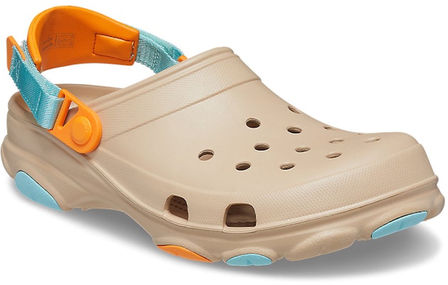 Sandal Unisex Crocs Classic Clog Pantai 206340-2ZM Lookbook Sandal Unisex Crocs Classic Clog Pantai 206340-2ZM