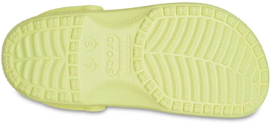 Sandal Crocs Klasik Pantai Unisex Kuning 10001-75U Details for Sandal Crocs Klasik Pantai Unisex Kuning 10001-75U