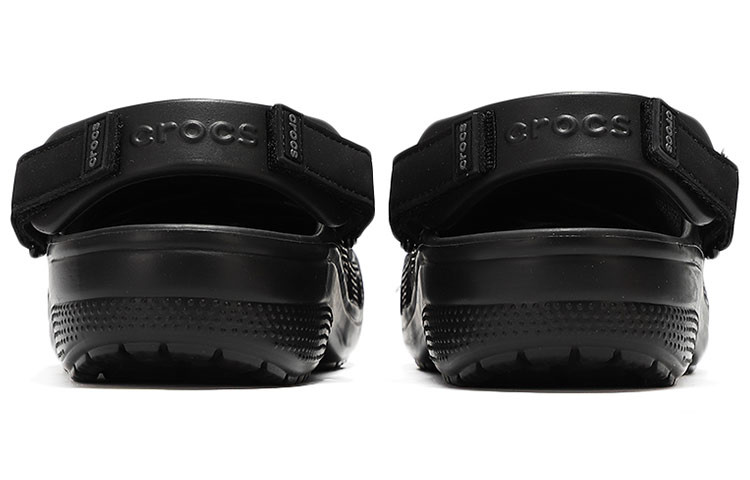 Lookbook Sandal Pantai Crocs Hitam Classic Clog Cozy Breathable 207142-001