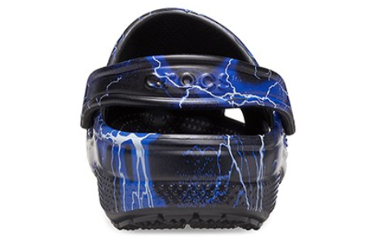 Shop Crocs Classique Sabots Noirs à Motifs 206565-066
