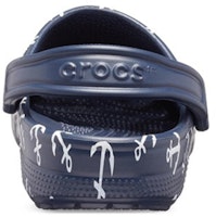 Crocs经典洞洞鞋打印拖鞋深蓝色 206053-462 Lookbook Crocs经典洞洞鞋打印拖鞋深蓝色 206053-462