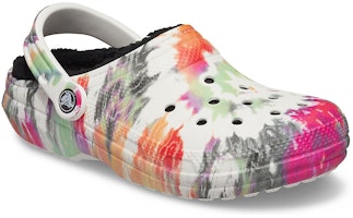 Crocs Classic Clog Tie Dye Sepatu Hitam Multi-Warna 206341-0C4 Lookbook Crocs Classic Clog Tie Dye Sepatu Hitam Multi-Warna 206341-0C4