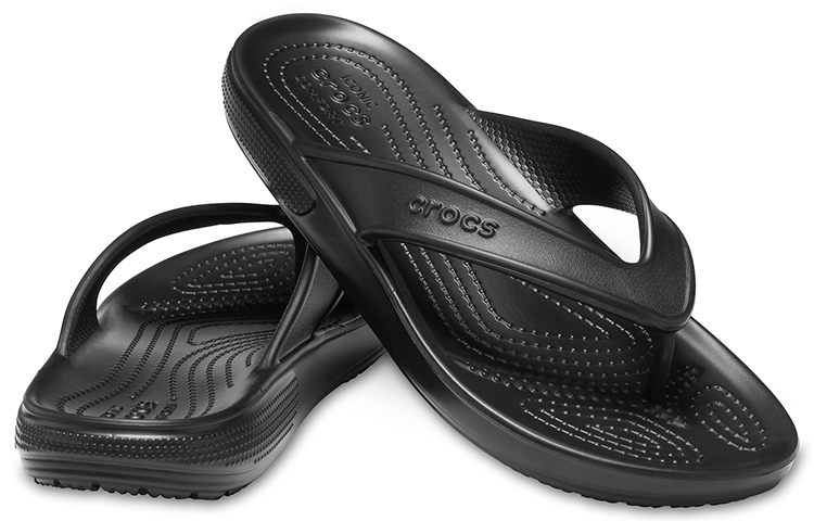 Shop Crocs 卡駱馳 Classic 舒適防滑 人字運動拖鞋 男女同款 黑
