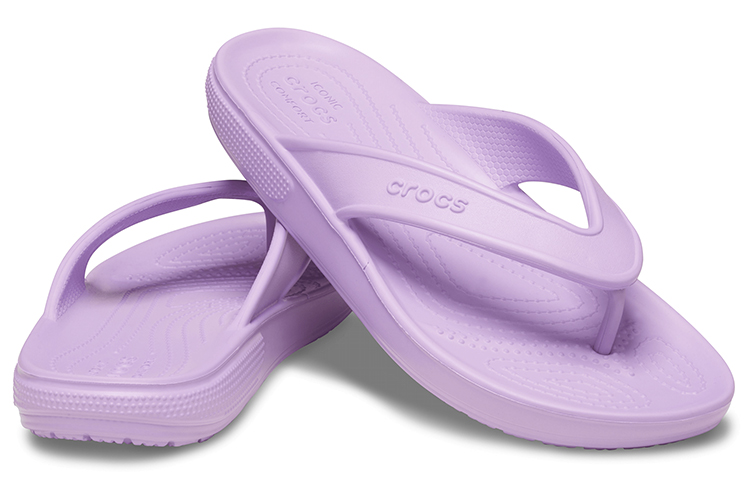 Shop Crocs 卡骆驰 Classic 舒适防滑 人字运动拖鞋 男女同款 紫色