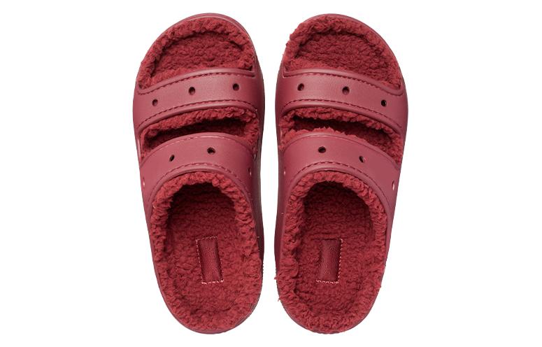 Shop Crocs 经典舒适凉鞋 '红色' 207446-612