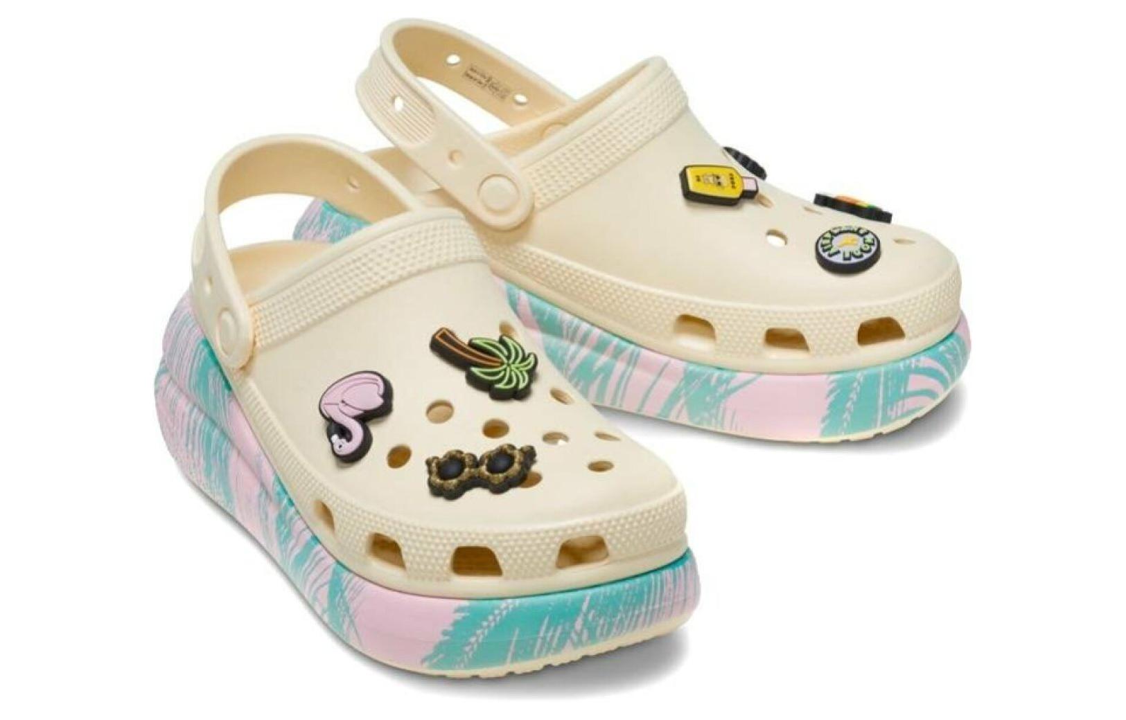 Shop Crocs Classic Crush 'Musim Bunga Kuning Terang' 208405-1FR