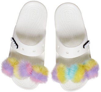 Sandal Crocs Classic Fur Sure 2 Straps 'Putih'. 207405-100 Shop Sandal Crocs Classic Fur Sure 2 Straps 'Putih'. 207405-100