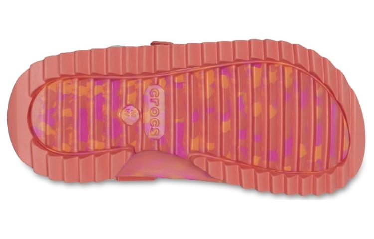 Shop Crocs卡駱馳 套腳 洞洞鞋 男女同款 灰粉