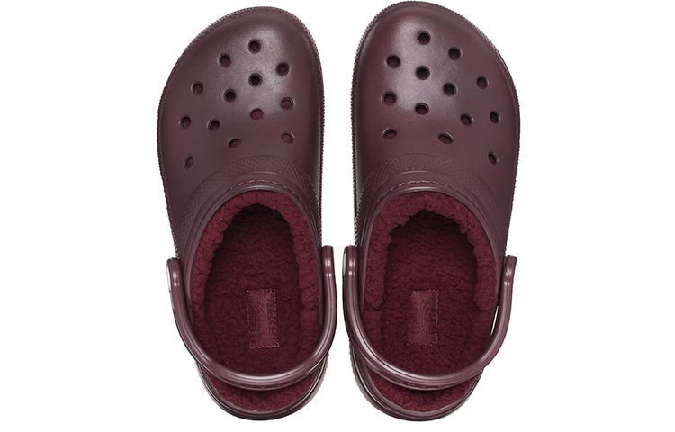 Shop Zuecos Forrados Clásicos Crocs ''Dark Cherry''. 203591-6WD