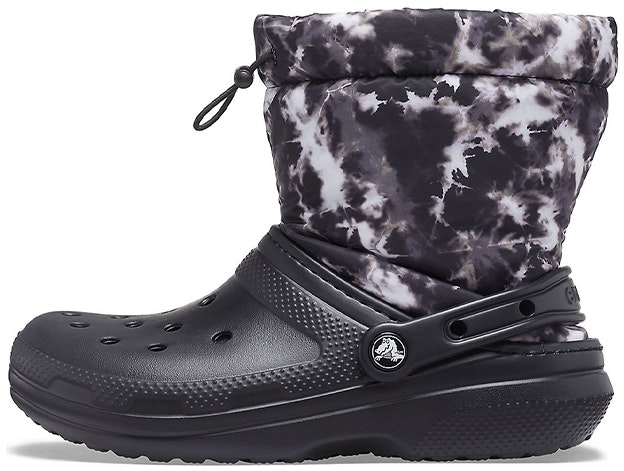 crocs-classic-lined-neo-puff-tie-dye-boots-black-white-207328-001