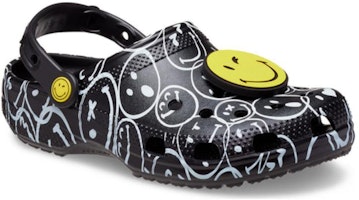 Crocs Klasik Smiley World 'Hitam Putih' Terbaru 2023 207971-0C4 Lookbook Crocs Klasik Smiley World 'Hitam Putih' Terbaru 2023 207971-0C4