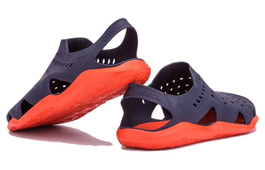 Shop Crocs 舒适透气海滩凉鞋 '橙色' 203963-4V9