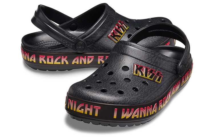 Shop Crocs Crocband Kiss Lights 簡約休閒洞洞涼鞋 黑色