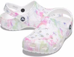 Shop Crocs Crocband 舒適輕便休閒洞洞涼鞋 白色