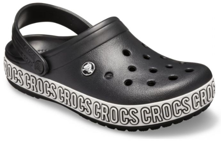 Lookbook Crocs Crocband Logo Mania 沙灘洞洞涼鞋 黑色