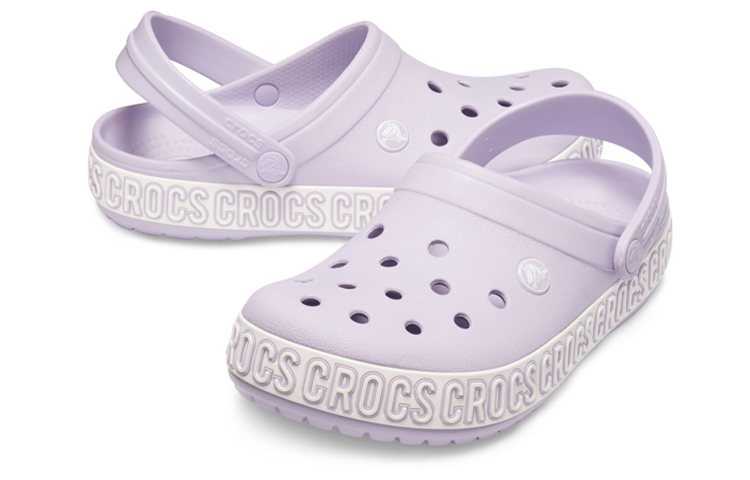 Shop Crocs Crocband Logo Mania 舒適輕便 戶外沙灘洞洞涼鞋 淡紫色