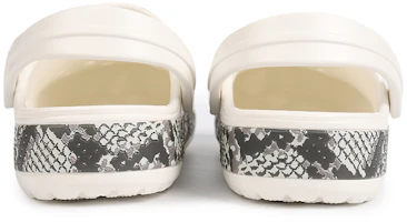 Shop Crocs Crocband 蛇紋簡約休閒洞洞鞋 白色