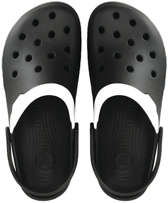 Crocs Duet 'Outdoor Beach Hitam'. 11001-001 Shop Crocs Duet 'Outdoor Beach Hitam'. 11001-001