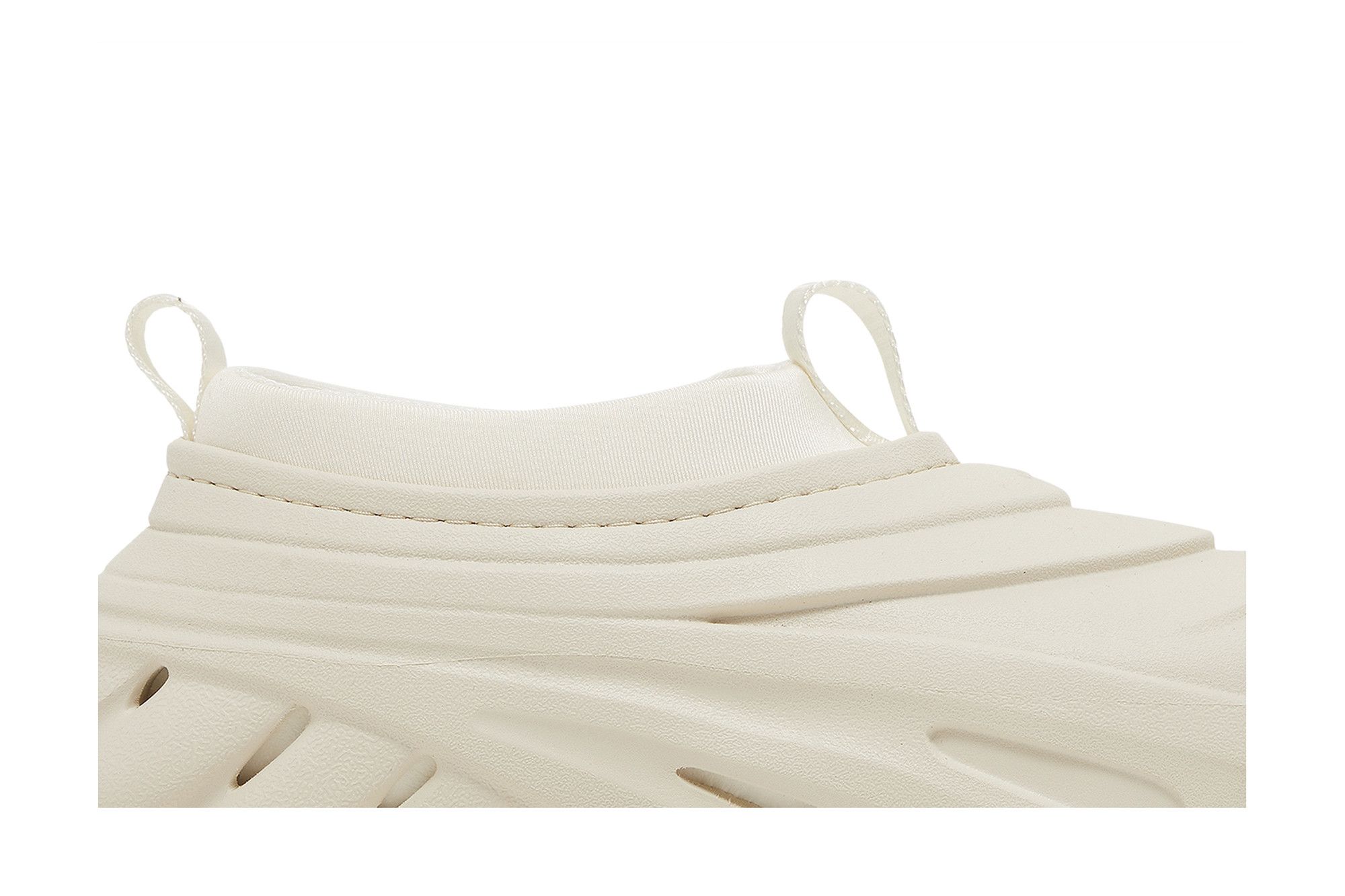 Lookbook Crocs Echo Storm 'Tundra' Sepatu Unik 209414-0HR