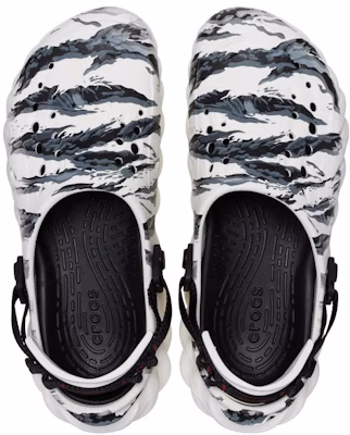 Crocs Echo Tiger 白黑色拖鞋 208418-103 Lookbook Crocs Echo Tiger 白黑色拖鞋 208418-103