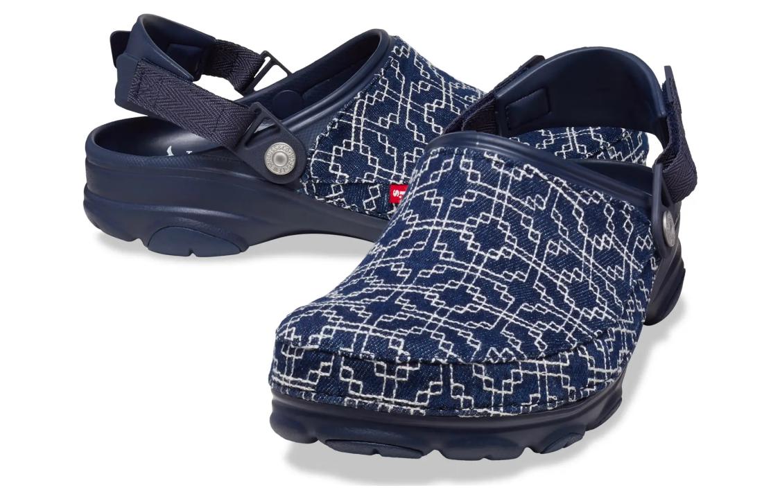 Lookbook Crocs Levi's x Classic All-Terrain Clog 'Sashiko - Biru Tua' 208917-410