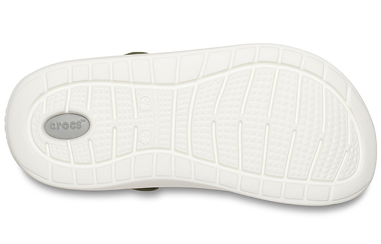 Shop Crocs LiteRide Zapatos de Playa Verde Ejército 204592-37P